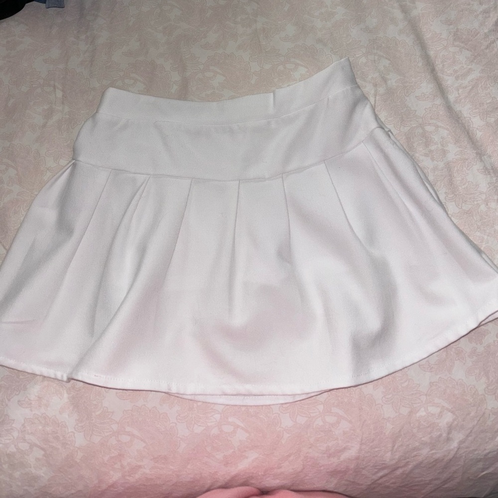 white tennis skirt size M